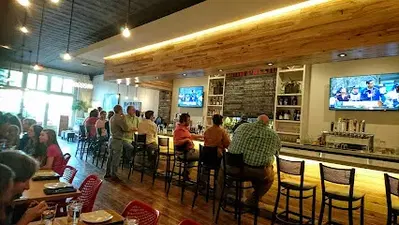 Raduno | Brick Oven & Barroom