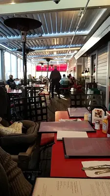 Hof's Hut Restaurant & Bakery
