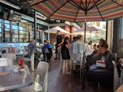 Mama's Comfort Food & Cocktails - Los Alamitos