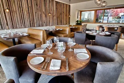 V's Restaurant & Bar