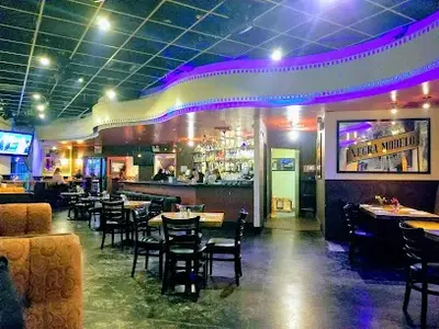 Molli Restaurant & Lounge