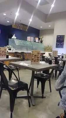 Rollin Sushi Café