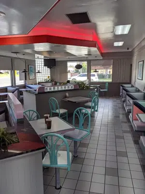Tom's #1 World Famous Chili Burgers