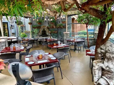 Paon Restaurant & Bar