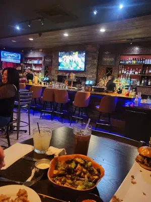 Flashbackz Lounge & Grill
