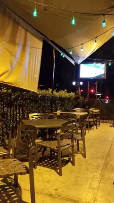 Mainstream Bar & Grill