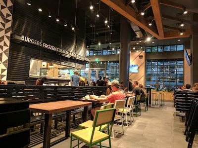 Shake Shack 6201 Hollywood (cross st of Hollywood and Gower)