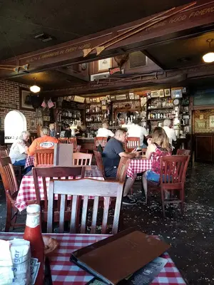 Heroes & Legends Bar & Grill