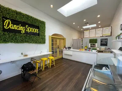 Dancing Spoons