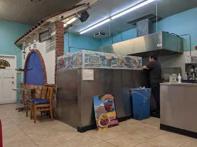 El Kiki Mariscos Shop o el sea naloense