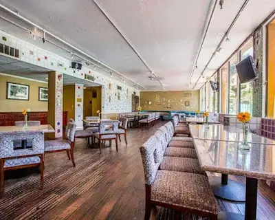 Oasis Restaurant & Bar