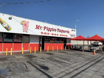 Mr piggies Taqueria Santa Fe Spring Ca 90670"