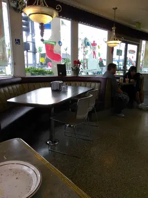 Tom's Famous Burgers 8