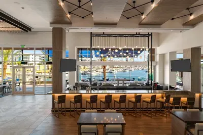 Brizo Bar & Restaurant