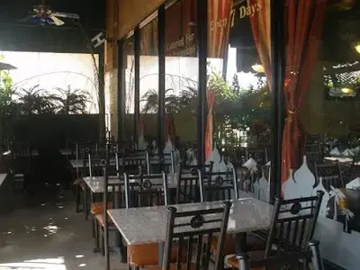 Aladdin Jr Restaurant & Cafe