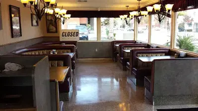 Tom's Famous Burgers 5