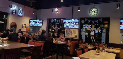 Old Chicago Pizza + Taproom