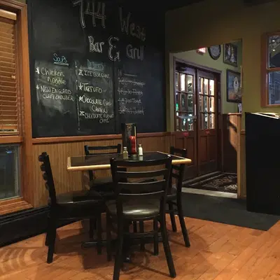 744 West Bar & Grill