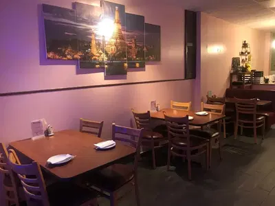 Sri Thai Restaurant 315 York ST unit B West Haven CT 06516