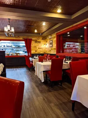 Cast Iron Chef Chop House & Oyster Bar