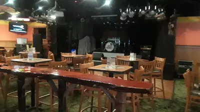 Post Time Lounge & Cafe