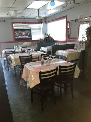 Au Bon Gout Restaurant