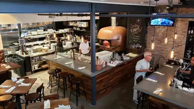 B﻿a﻿v﻿a﻿r﻿o﻿'﻿s﻿ ﻿P﻿i﻿z﻿z﻿a﻿ ﻿N﻿a﻿p﻿o﻿l﻿e﻿t﻿a﻿n﻿a﻿ ﻿&﻿ ﻿P﻿a﻿s﻿t﻿a﻿r﻿i﻿a