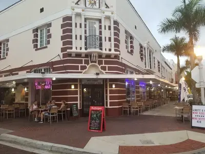 First Street Restaurant and Bar