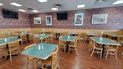 Los Tres Monitos Bakery & Restaurant 2