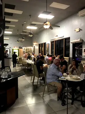 La Perla Seafood Bar & Grill