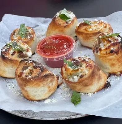 E & I Pizza