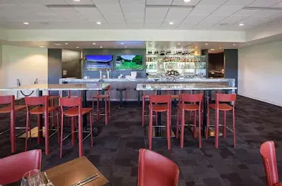 CUATRO Restaurant & Bar