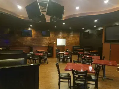 Moonshiners Bar & Grill