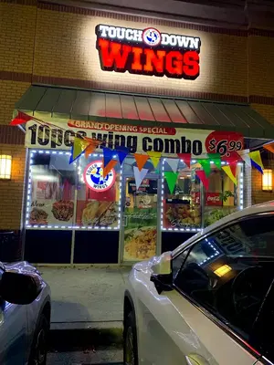 Touchdown Wings at Lithonia