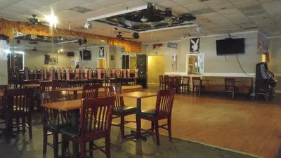El Caballo Dorado Golden Saloon