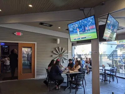 Tracks Bar & Grill