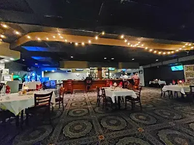 Syls Restaurant & Lounge