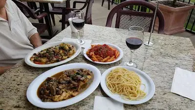 Nino's Pizzeria & Catering