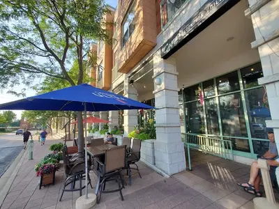 Capri Lounge & Grill