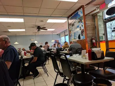 Mauri's Family Restaurant