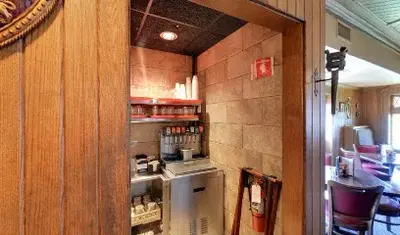 The Village Squire (South Elgin)