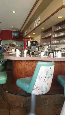 De Mar's Family Restaurant