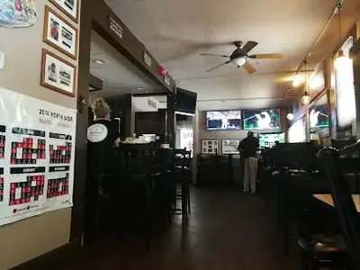 DJ's Sports Bar & Grill