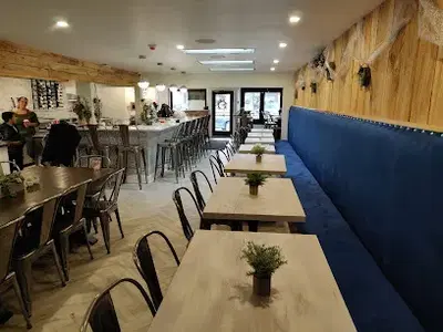 R. Urban Wine Bar & Cafe
