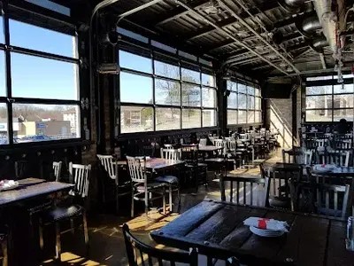 Paisans Pizzeria & Bar