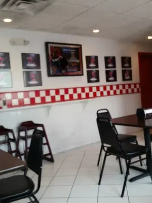 Mug's Pizza and Ribs of Melrose Park