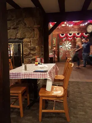Stroud's Restaurant & Bar