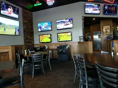 Austins Bar & Grill | North Olathe