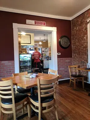 Strong's Brick Oven Pizzeria; Newport