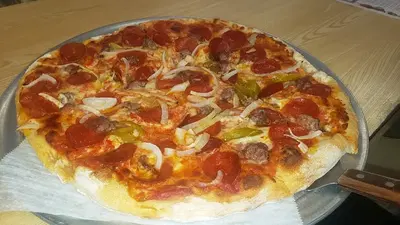 2 Guys Pizzeria
